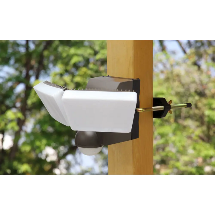 IQ America LB1880 Dual Head Battery LED Motion Security Light 800 Lumens Wireless Installation Battery Operated Motion