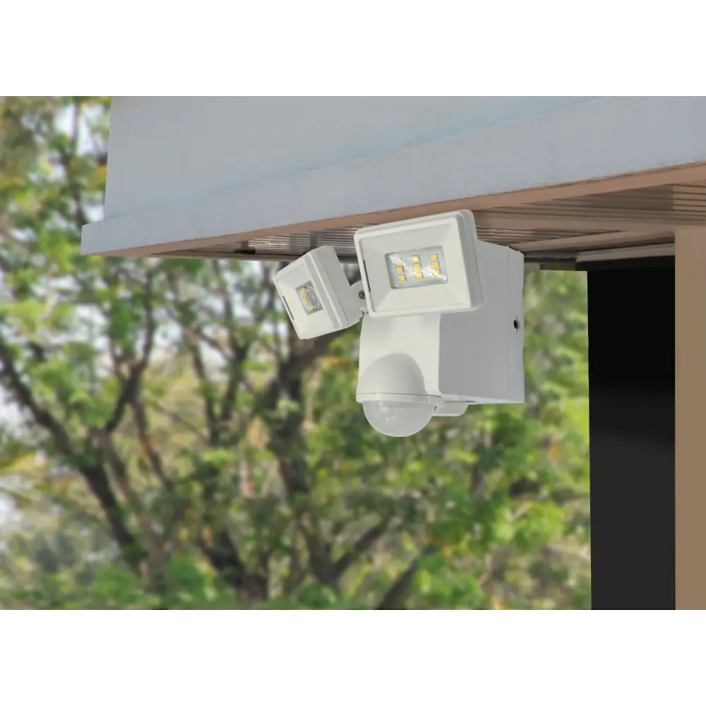 IQ America LED Motion Security Flood Light Battery-Powered Universal Mount 700 Lumen Closet Shed Storage Attic Workshop