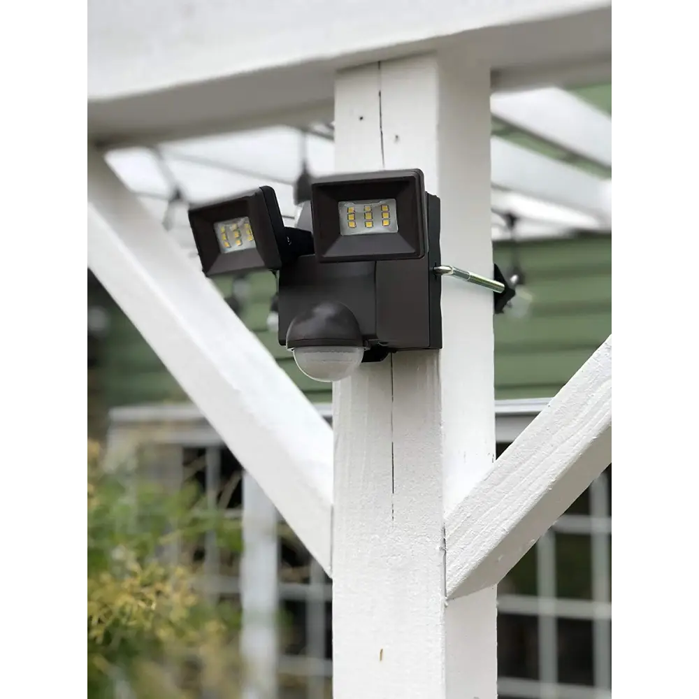 IQ America Motion Security Flood Light Battery-Powered 700 Lumen LED Eave Soffit or Wall Mt Shed Storage Attic Garage