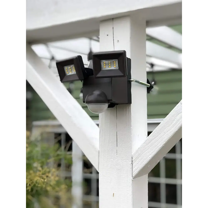 IQ America Motion Security Flood Light Battery-Powered 700 Lumen LED Eave Soffit or Wall Mt Shed Storage Attic Garage