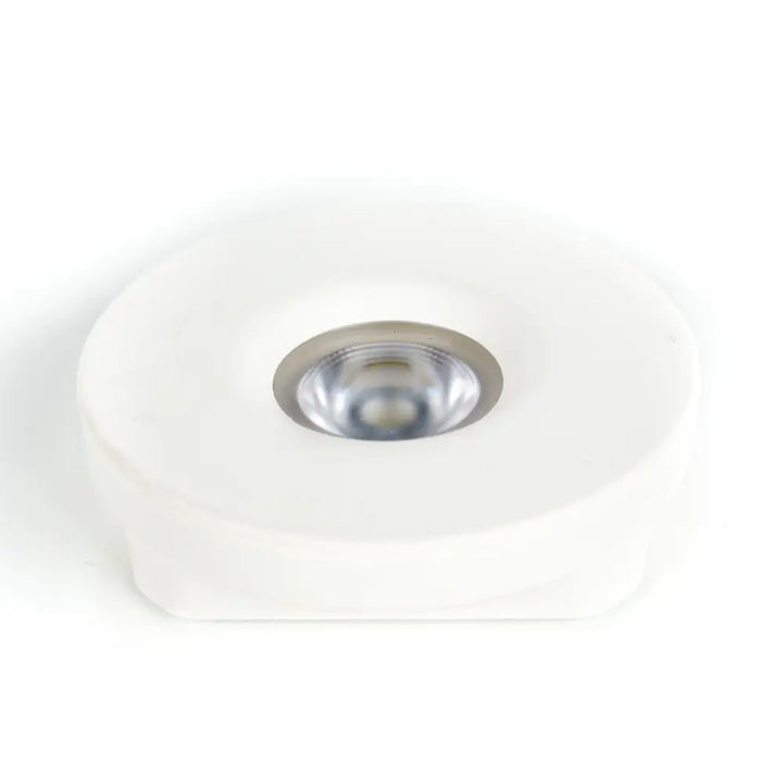 White 3 inch circular magnetic dimmable led ceiling light with low profile design and agilux lumirail compatible metallic bulb