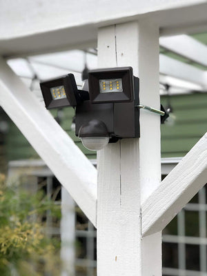 Image of Premium Product: Lb 1870Qbz 700 Lumen Battery Operated Led Motion Security Light Copy, highlighting its features and quality.