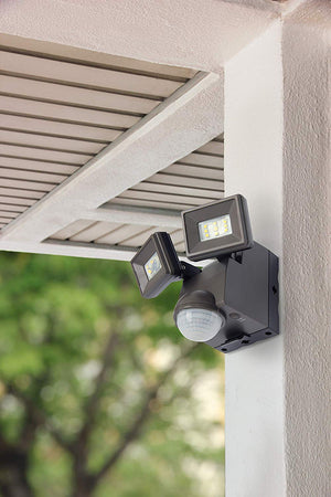 Image of Premium Product: Lb 1870Qbz 700 Lumen Battery Operated Led Motion Security Light Copy, highlighting its features and quality.
