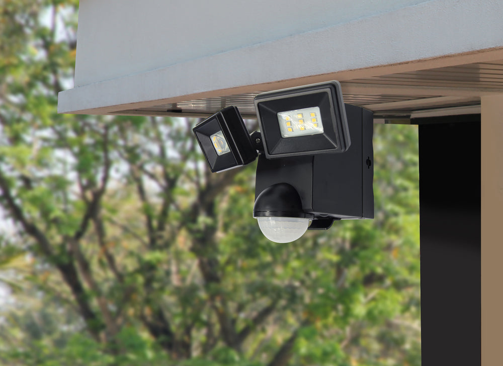 IQ America LB1870QBK Motion Security Flood Light, Battery Operated Motion Sensor, 700 Lumen LED, Indoor Outdoor Universal Eave Soffit or Wall Mount w L Bracket Closet Shed Storage Attic Workshop Garage Safe Grill Light Black