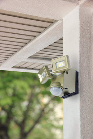 Image of Premium Product: Iq America Lb1870Qch 700 Lumen Battery Operated Led Motion Security Flood Light W L Bracket Mount Ch, highlighting its features and quality.